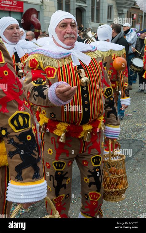 gilles de binche|Belgiums Binche carnival kicks off with flying oranges 